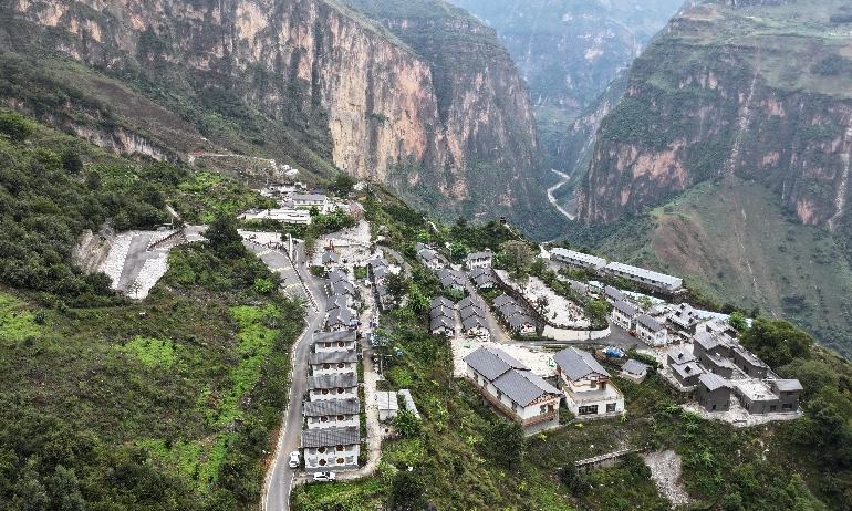 航拍凉山州布拖县阿布洛哈村。