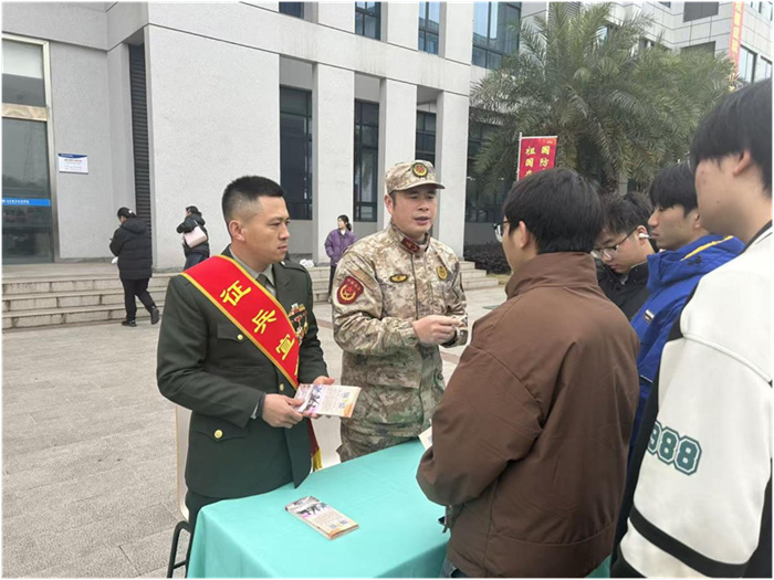 退役軍人參與征兵宣傳。大安區退役軍人事務局供圖