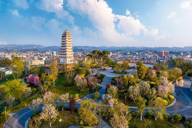 白塔山公园。李健学供图