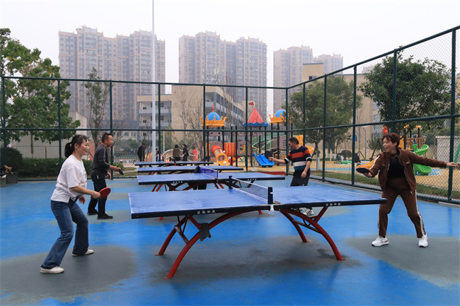 市民在青陽公園健身。張慶麟供圖