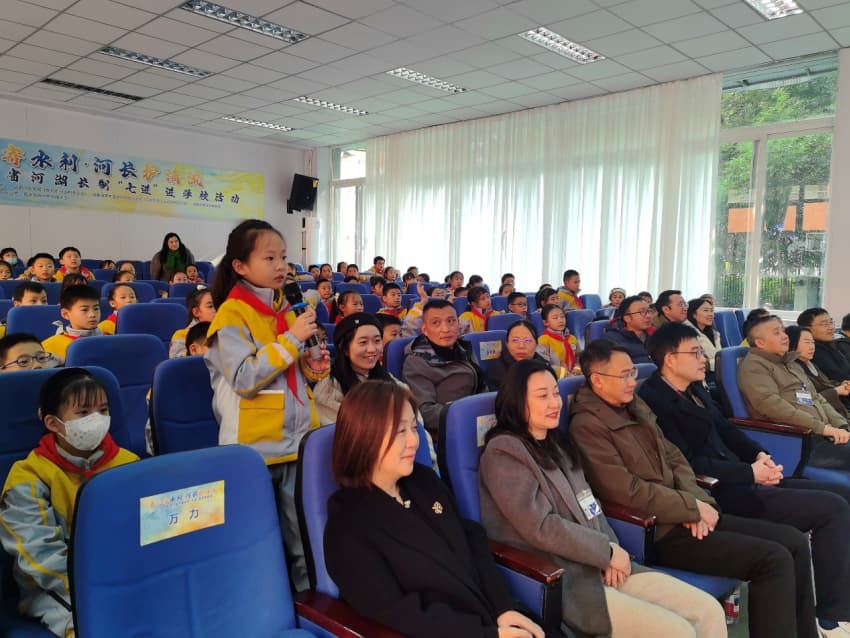 同學回答問題。吳渝攝