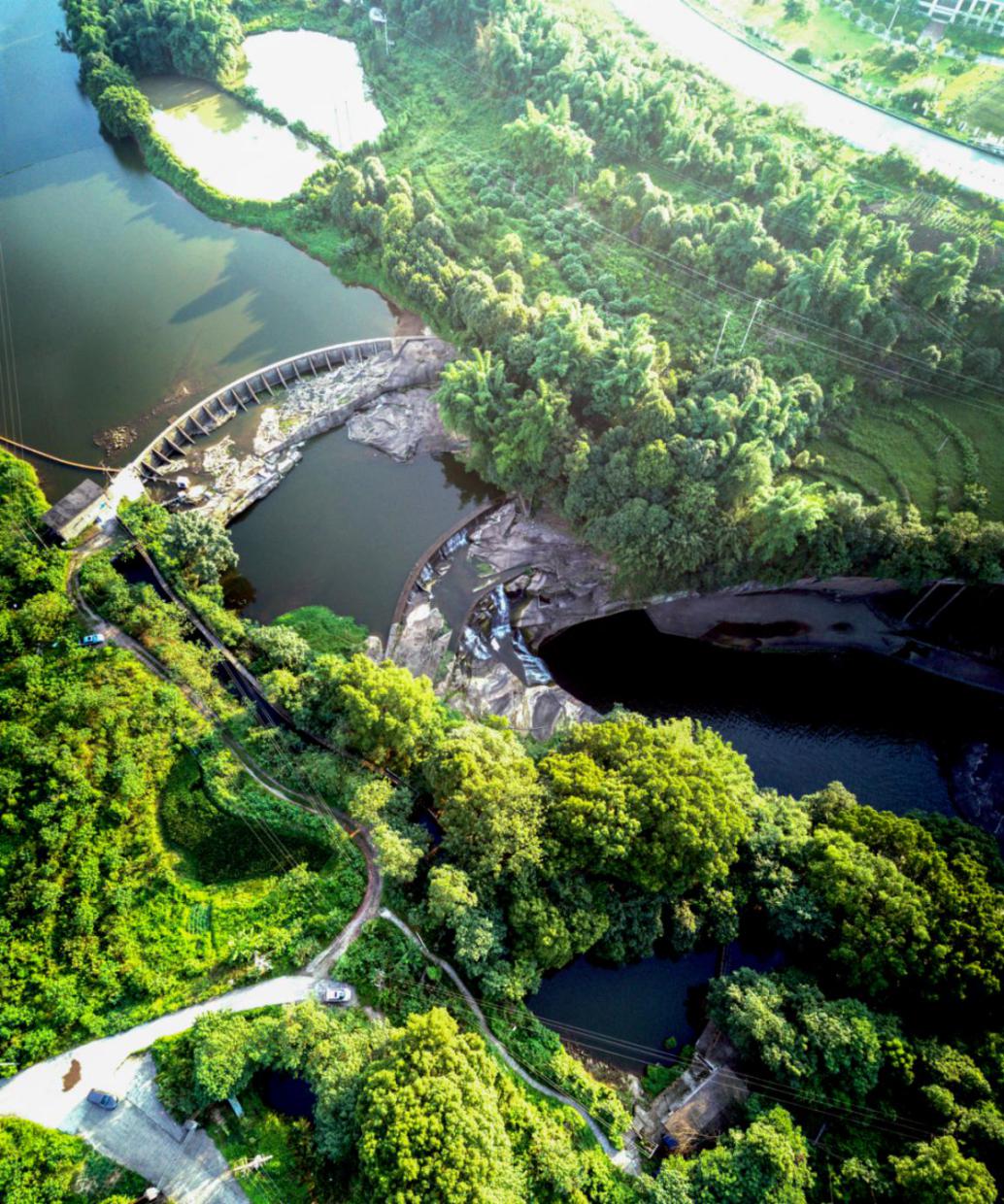 洞窝水电站拦河坝。泸州北方供图