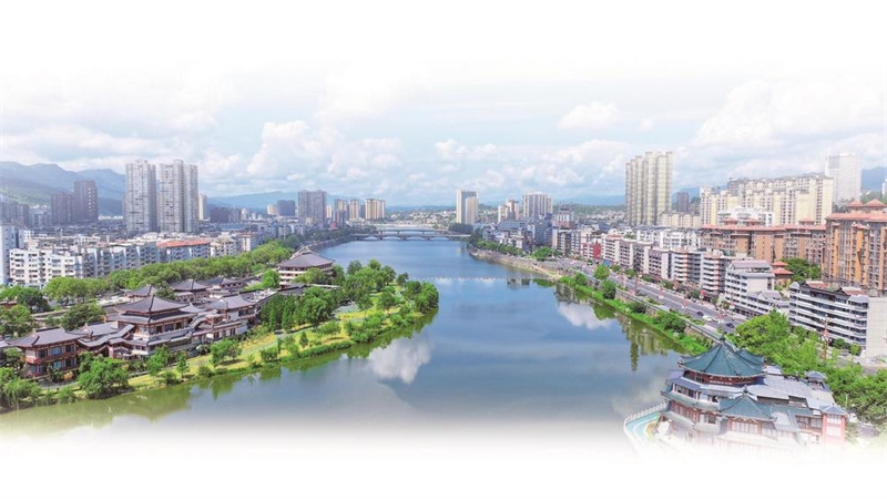 两江四岸综合提升改造（两岸景观）项目，被纳入二〇二五年广元市四十件民生实事。李东东摄