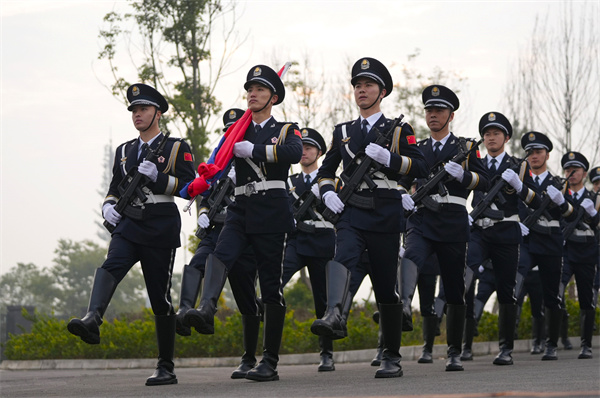出旗儀式。自貢市公安局供圖