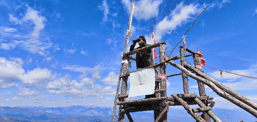 木裡縣茶安瞭望哨。木裡融媒供圖