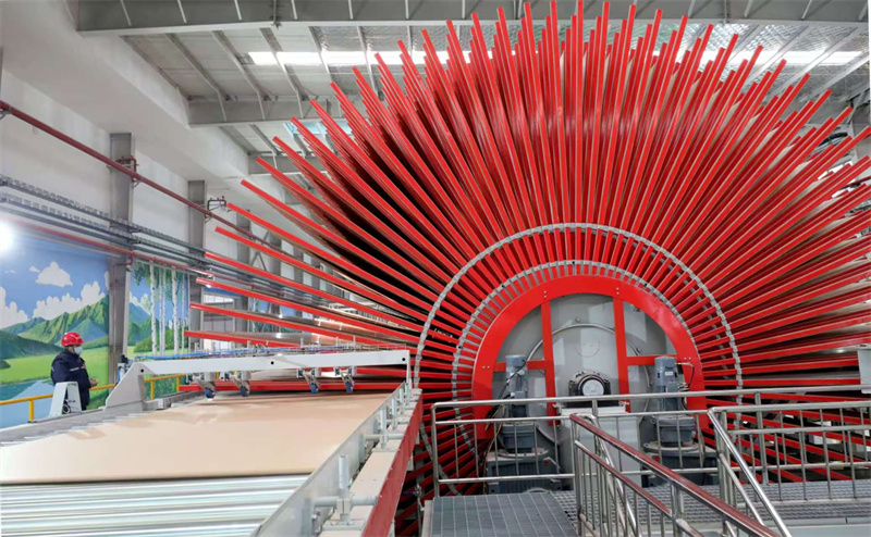 绿色家居生产车间。高志农摄