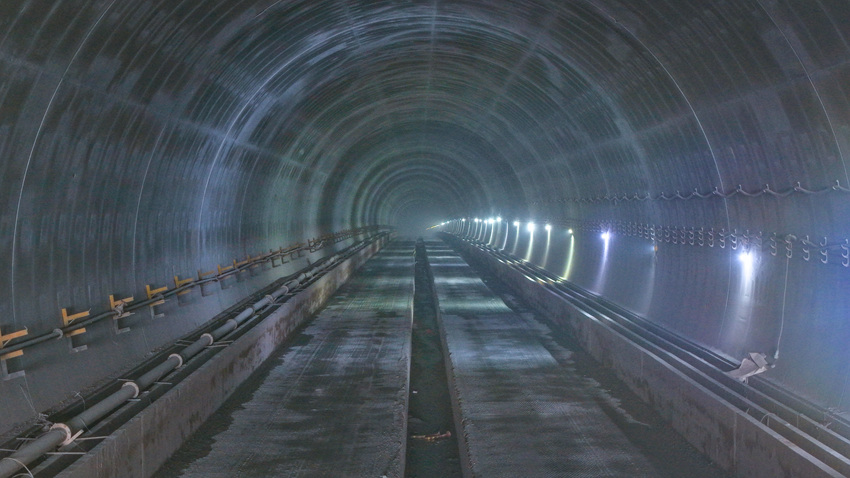 隧道內部。成達萬高鐵有限責任公司供圖