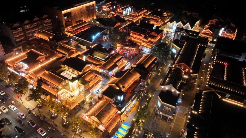 文脉坊夜景。邛崃市委宣传部供图