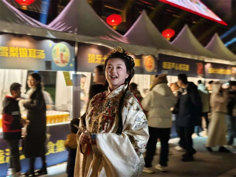 市民穿著漢服參加跨年活動。四川天府新區融媒體中心供圖