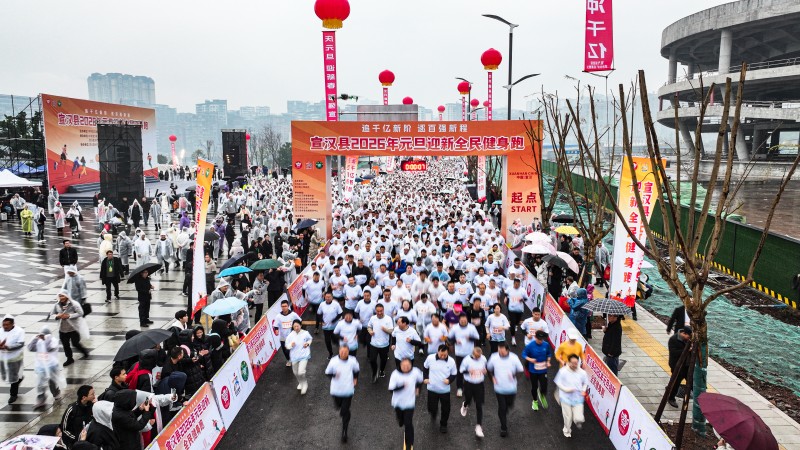 2026名跑者从起点出发。王小刚摄