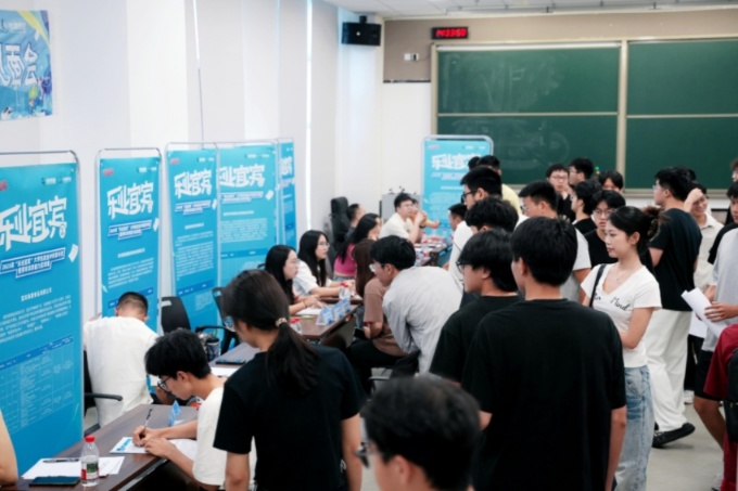 科教职校开展乐业宜宾优质企业双选会。科教集团供图