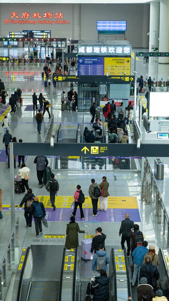 天府机场1号2号航站楼站元旦期间客流。成都轨道集团供图