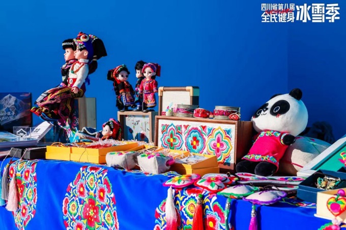 冰雪节上的非遗市集。主办方供图