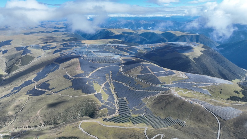 雅江县柯拉光伏电站。