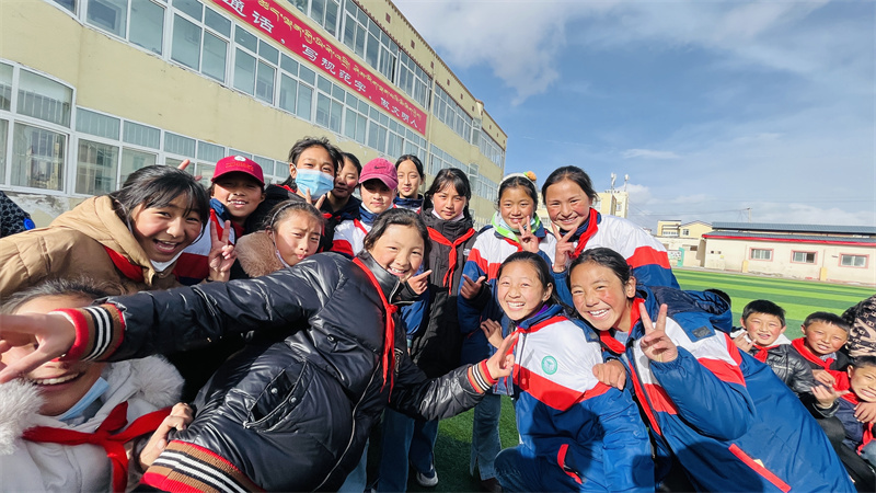 孩子们在学校。阿坝州民政局供图