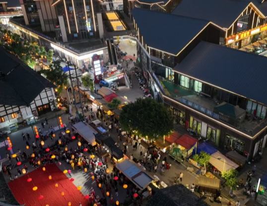 千年老街“抛绣球招亲”