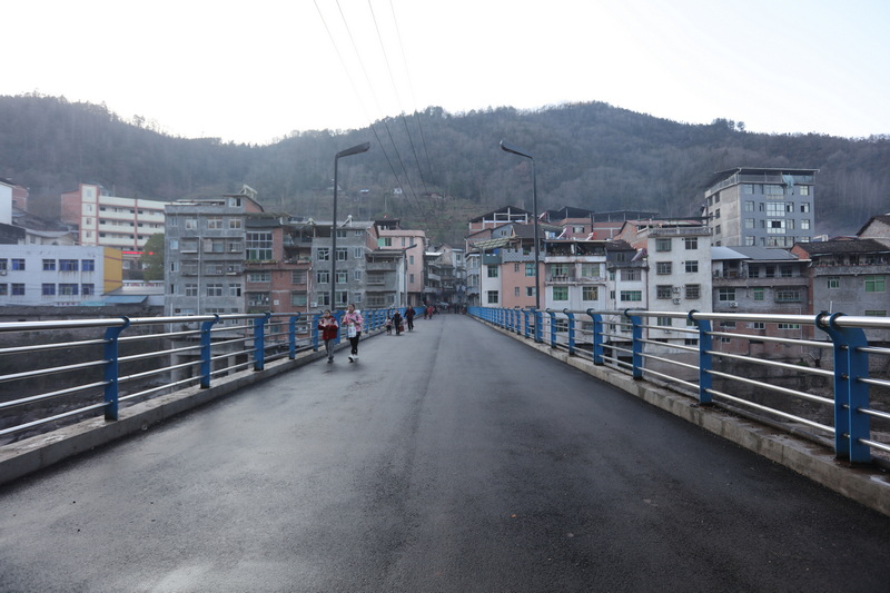 修缮一新的黄钟大桥。马发海摄