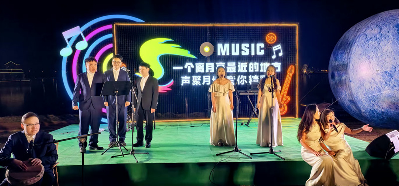 月坝景区举行的音乐晚会。戚源摄