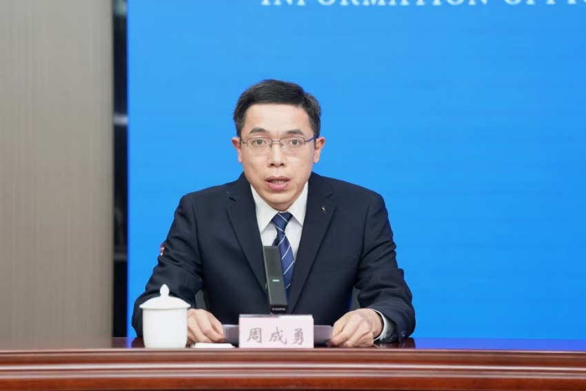 資陽市政務服務管理局副局長周成勇。資陽市委宣傳部供圖