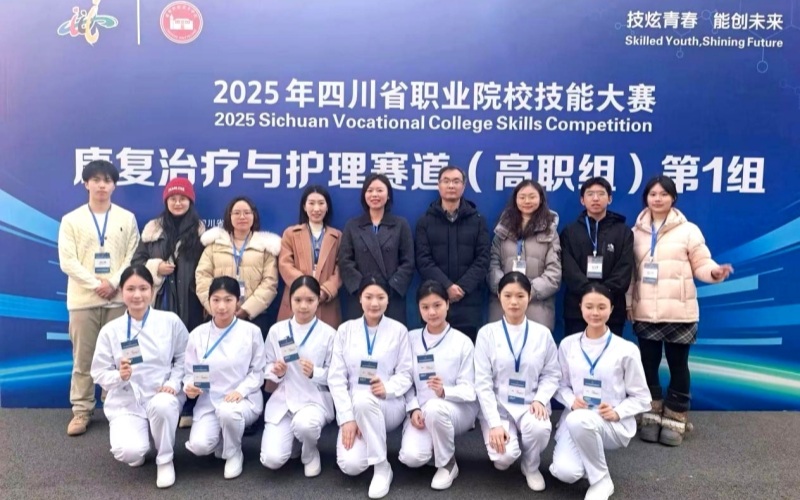 比赛现场合影。达州职业技术学院供图