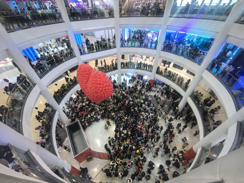 达川区升华广场正在举办跨年促销活动。达川区商务局供图