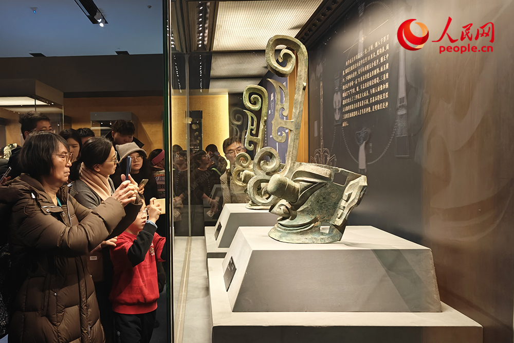 觀眾正在參觀展覽。人民網記者 韋衍行攝