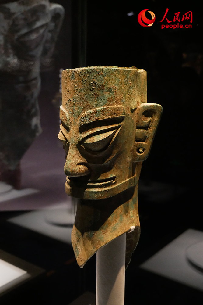 青铜人头像。人民网记者 韦衍行摄
