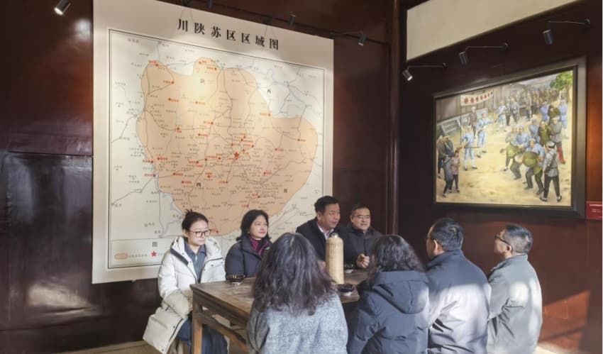 调研组走进红色旅游经典景区景点。四川旅游学院供图