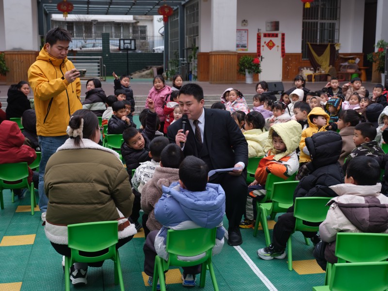 文明知识问答环节，大家积极参与。钟卫东供图