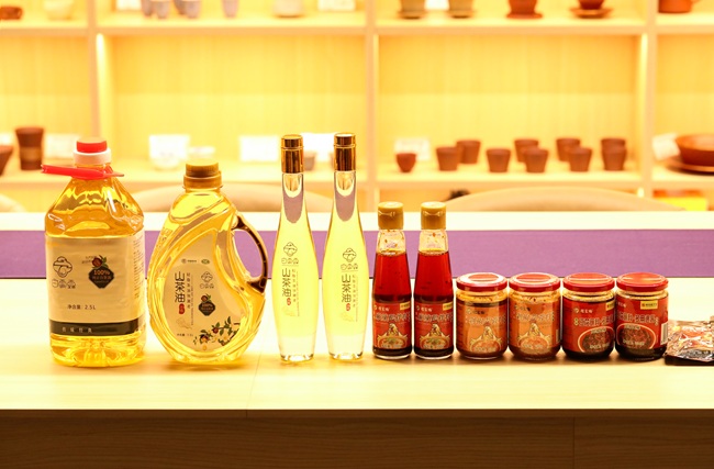 文创产品。荣县融媒供图