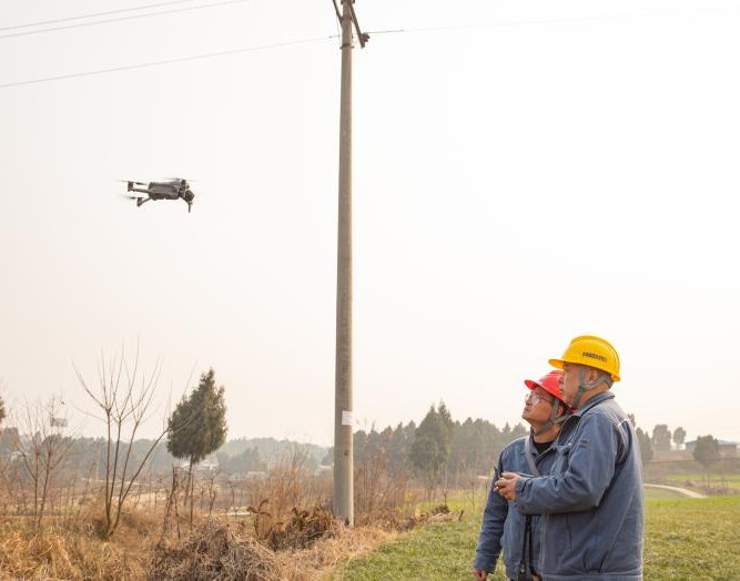 电力设施设备巡检消缺。四川省水电集团供图