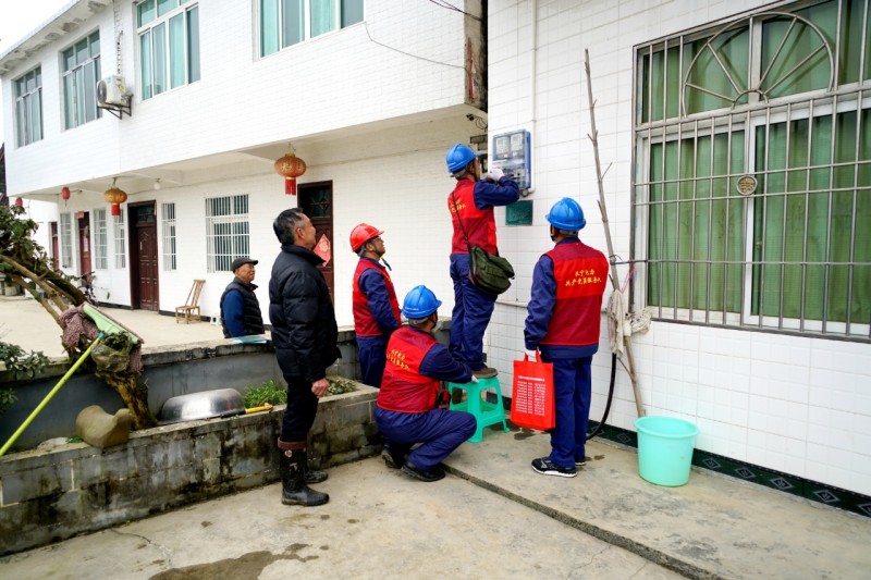 开展安全用电检查。四川省水电集团供图