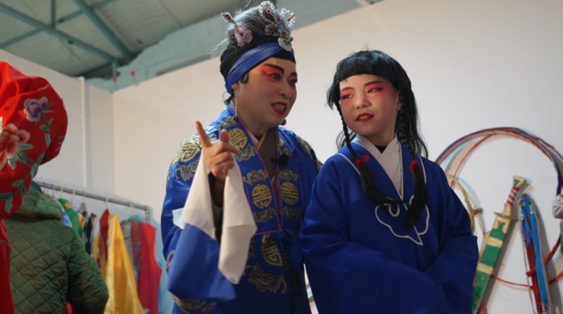 指导学员。雁江区委宣传部供图。