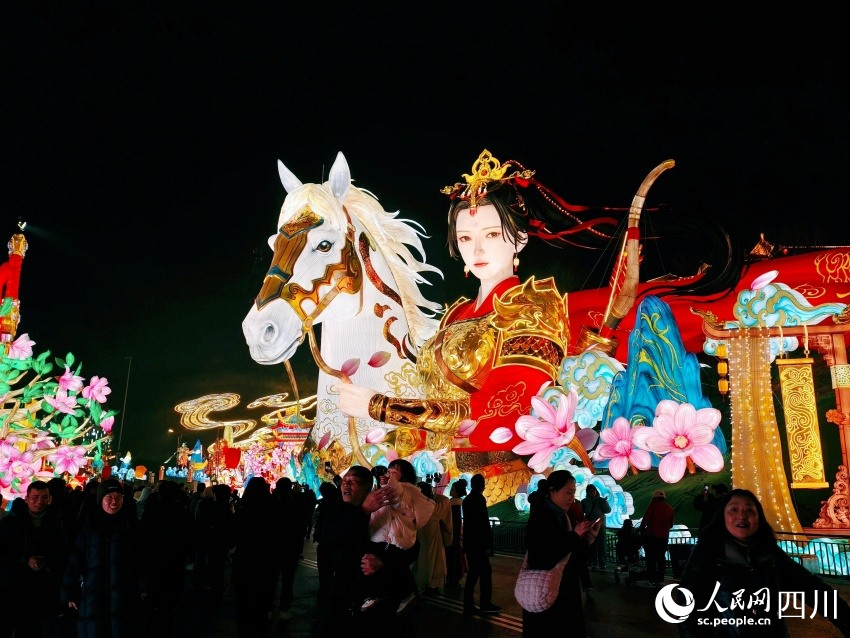 《木兰传奇》灯组。人民网 赵祖乐摄