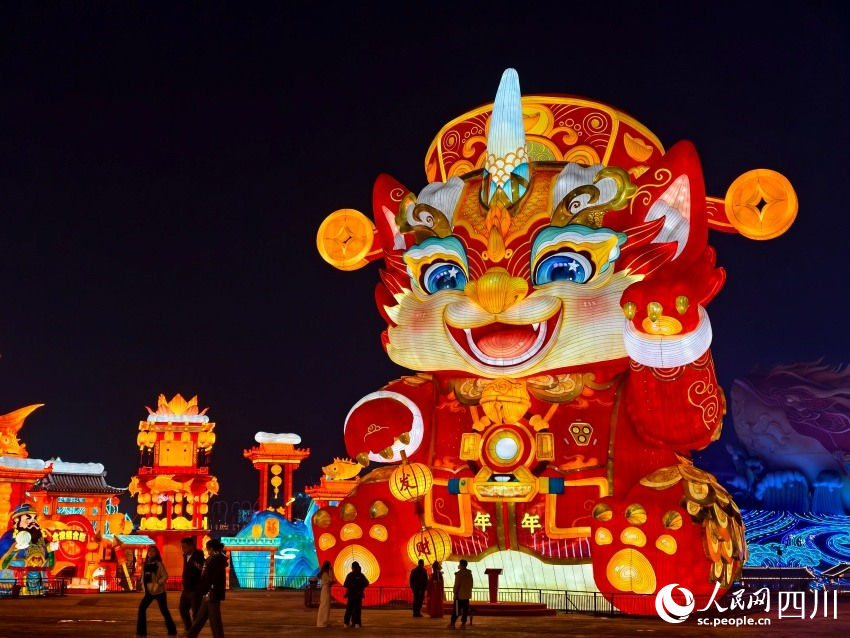 《年年招财》灯组。人民网记者 郭莹摄