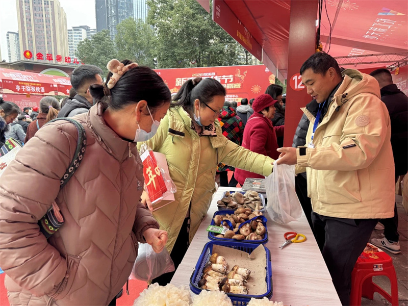 苍溪县新春年货节暨厨王争霸赛。广元市融媒体中心供图