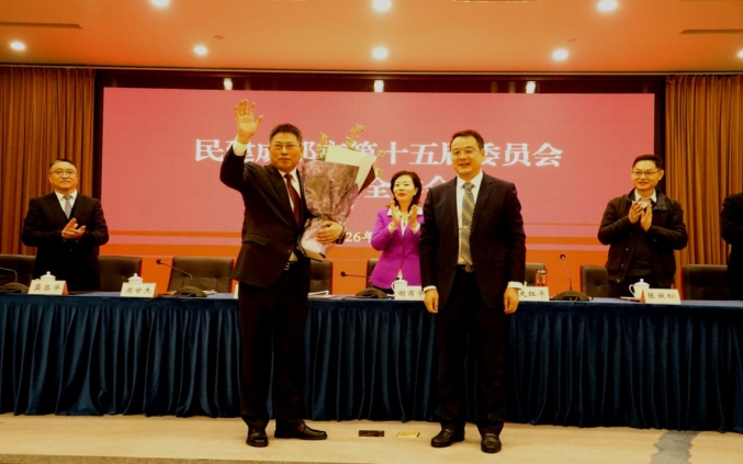 新老主委順利完成交接。民建成都市委會供圖