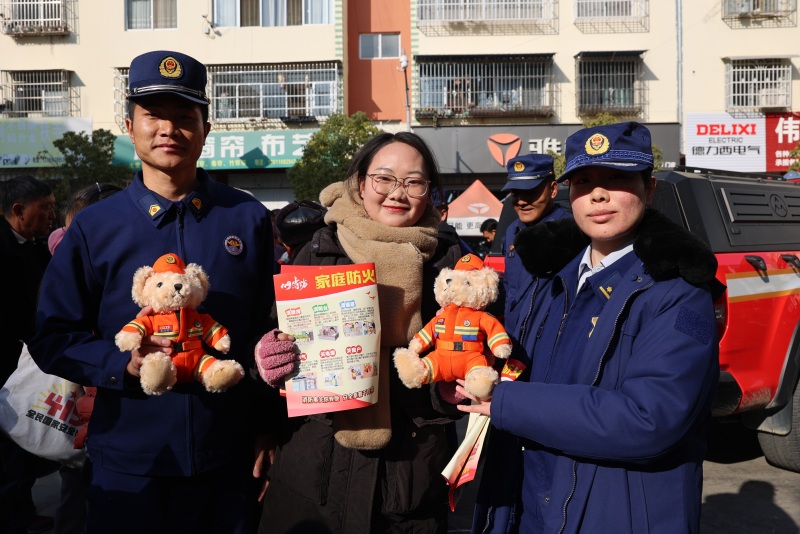 开展“流动消防课堂”宣传活动。冕宁县消防救援局供图