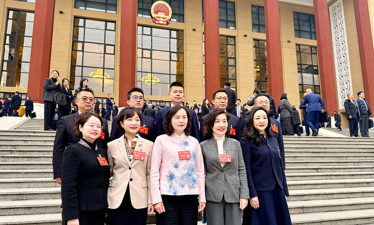 成都市十八届人大四次会议开幕