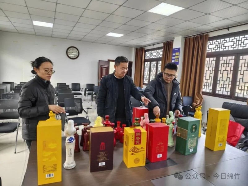 现场展出的“绵竹造”产品。绵竹市融媒体中心供图