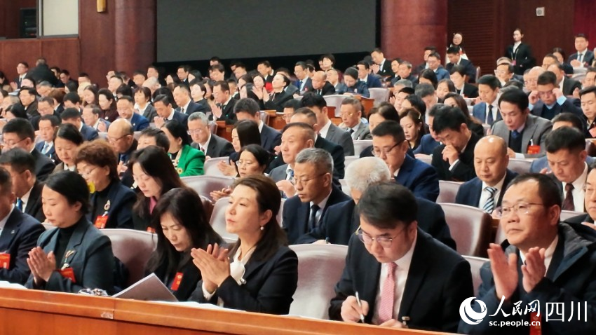 成都市第十八屆人民代表大會第四次會議開幕。袁曼倪攝