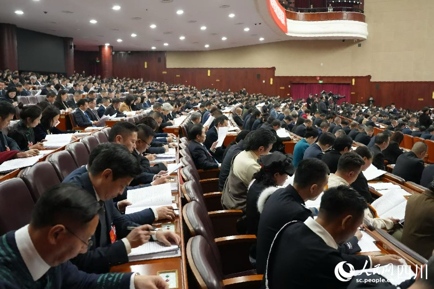 四川省十四屆人大五次會議開幕。人民網記者 李平攝