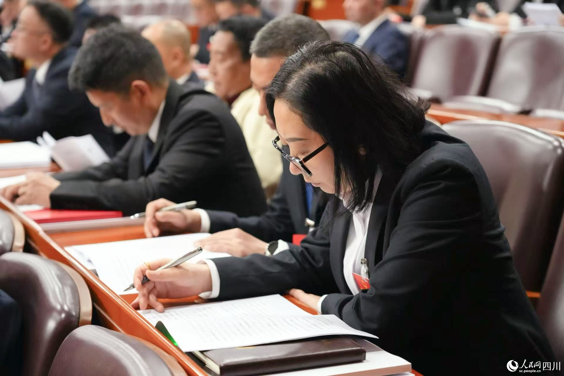 四川省十四屆人大五次會議開幕。人民網記者 李平攝