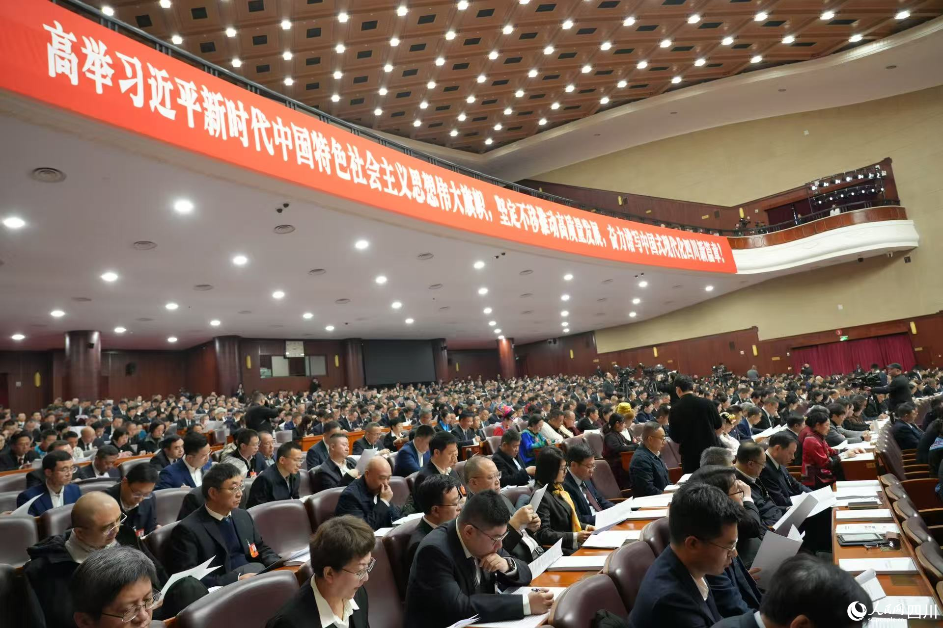 四川省十四屆人大五次會議開幕。人民網記者 李平攝