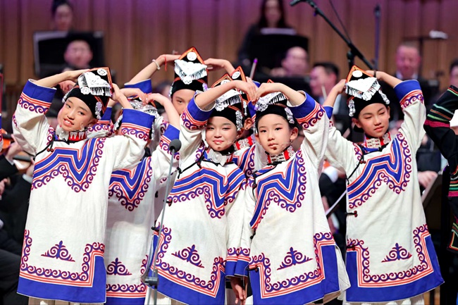 中宣部第十七届精神文明建设五一个工程奖获奖作品《小花》演出现场。受访者供图