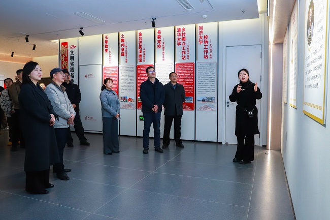 参观网络名人之家。虞芳琳供图