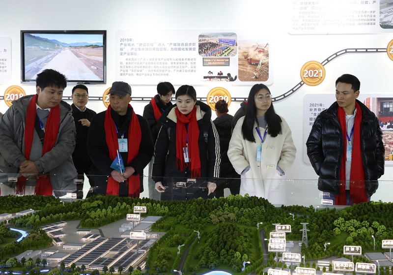 观察团了解广元变化。广元市融媒体中心供图