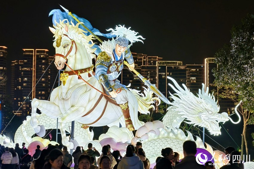 第55届成都国际熊猫灯会现场。人民网 赵祖乐摄