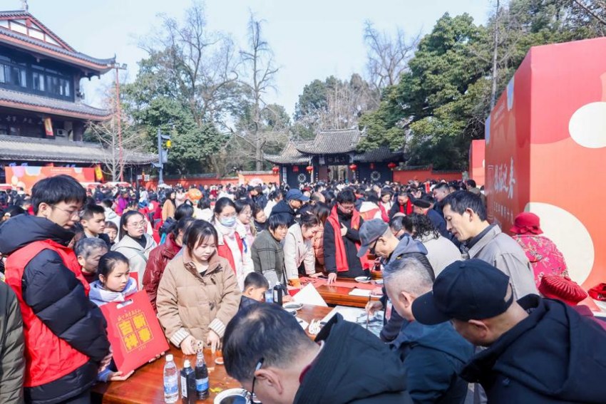 “壽蘇會”活動現場，主題演出、猜燈謎活動熱鬧非凡。三蘇祠博物館供圖