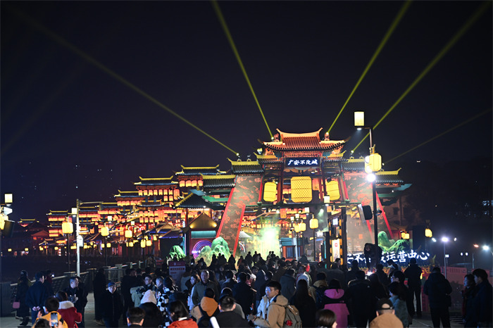 廣安不夜城。王林攝